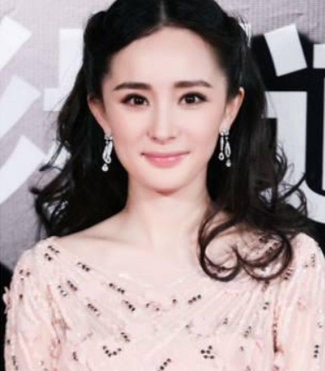 杨幂喜讯曝光新剧官宣甜蜜婚讯引发热议