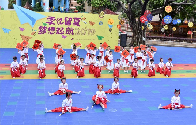 少女来春绽放青春光芒，梦想启航的季节，温暖心灵的美好时光