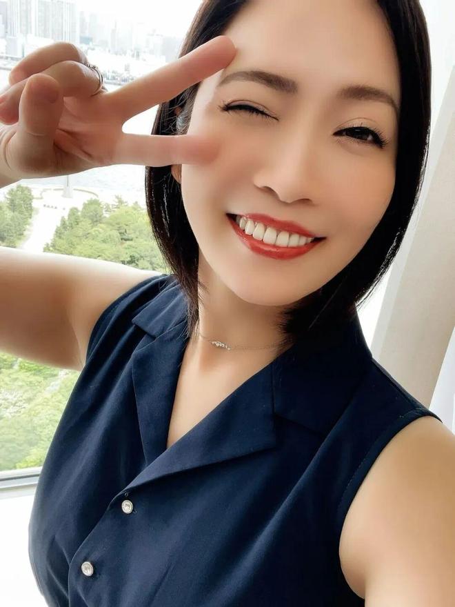 人妻熟妇在线视频精彩呈现，独家高清资源免费观看，性感少妇激情演绎