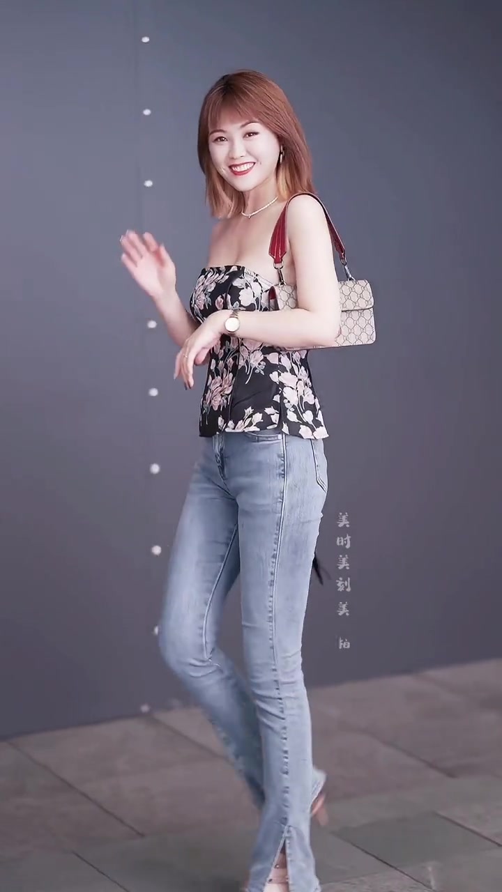 日本熟妇毛耸耸风情万种，魅力四射，成熟韵味十足