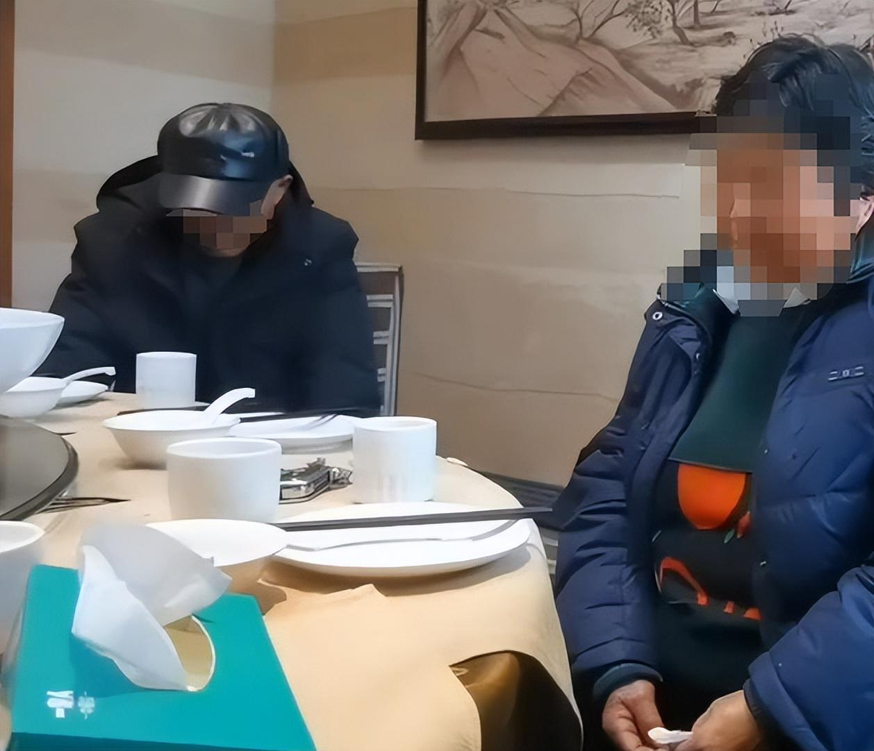 久久久自偷拍引发热议，网友热议其背后动机，专家呼吁加强隐私保护