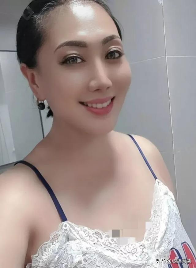 丰韵少妇的动人魅力，成熟风姿，优雅气质尽显无遗