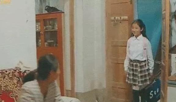 农村寡妇偷人毛毛A片引发争议，村民热议道德底线，社会影响深远