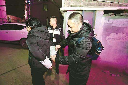 2.四川女子卖淫全过程播放，警方介入调查，细节令人震惊