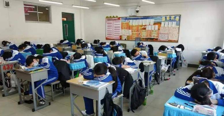 老师用心教导学生浜收获成长与感动，教育之路充满希望，未来可期