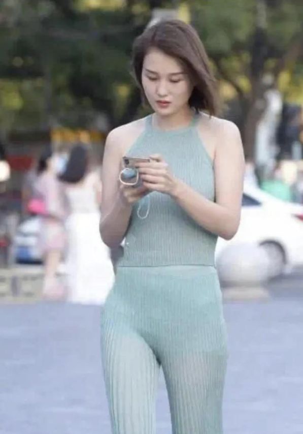 中国肥熟女Pisc魅力十足，时尚穿搭，自信风采，展现独特韵味