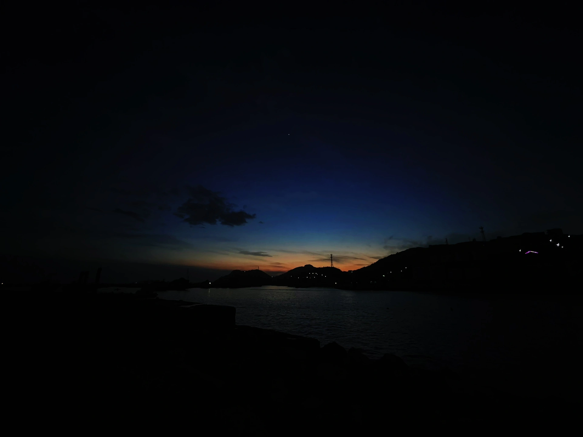 欧美午夜视频播放三区一区精彩内容，深夜独享高清画质，畅享无广告观影体验