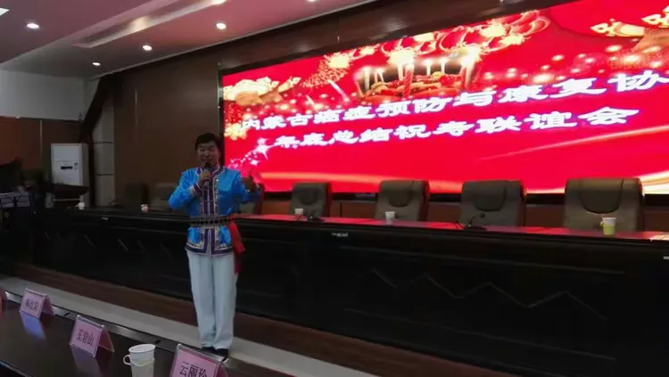 2.幼女成人版华丽转身，绽放魅力，谱写人生新篇章