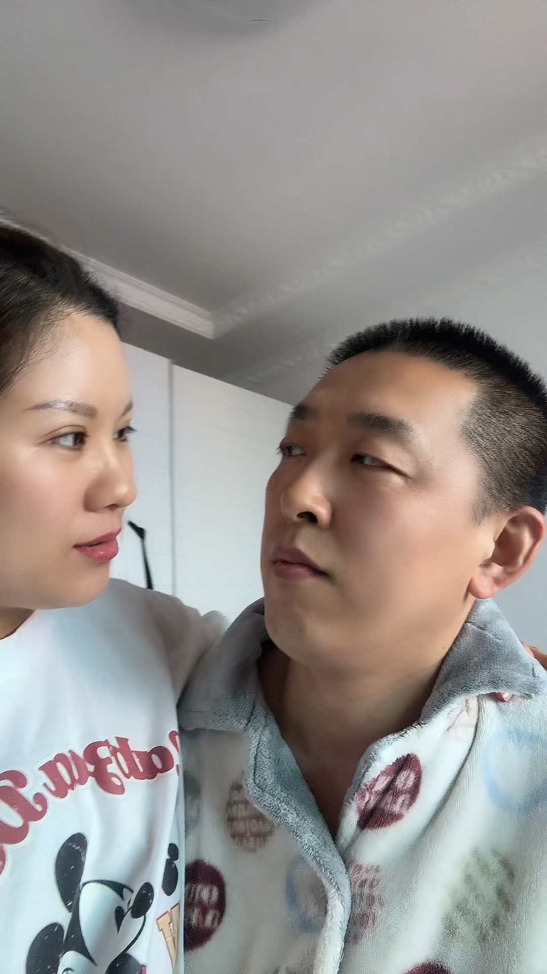 亚洲人妻无码中出激情演绎，真实夫妻生活记录，高清无码视觉盛宴