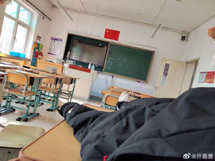 第一次破学生处好爽浜，体验青春激情，感受校园生活新篇章