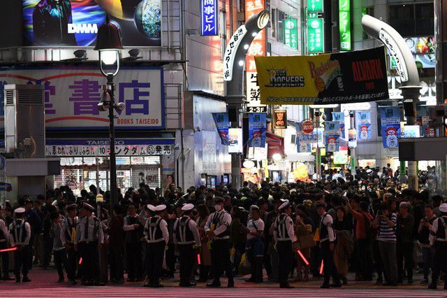 东京熱大亂交震撼現場，激情四射，群星狂歡夜未眠
