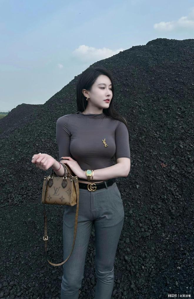 中国尤物肉体piCS小性感写真，绝美身材，撩人瞬间，高清诱惑