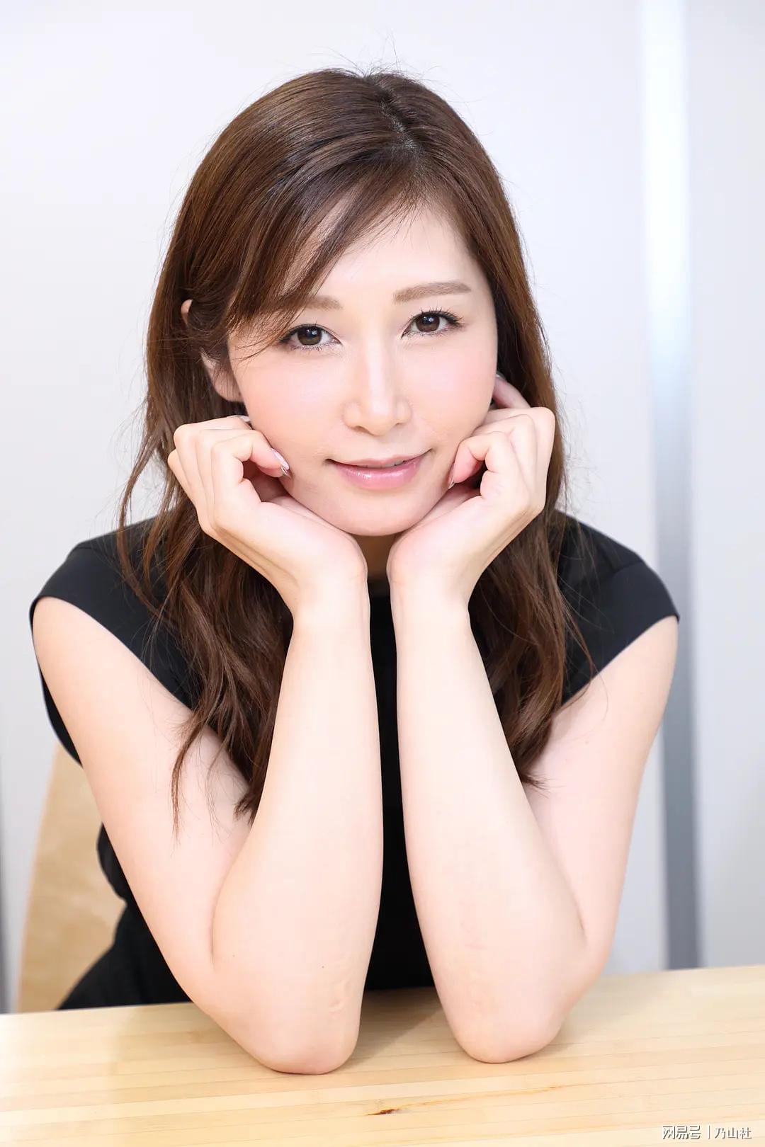2.beeg熟睡日本人妻的诱惑，深夜邂逅，人妻不为人知的故事