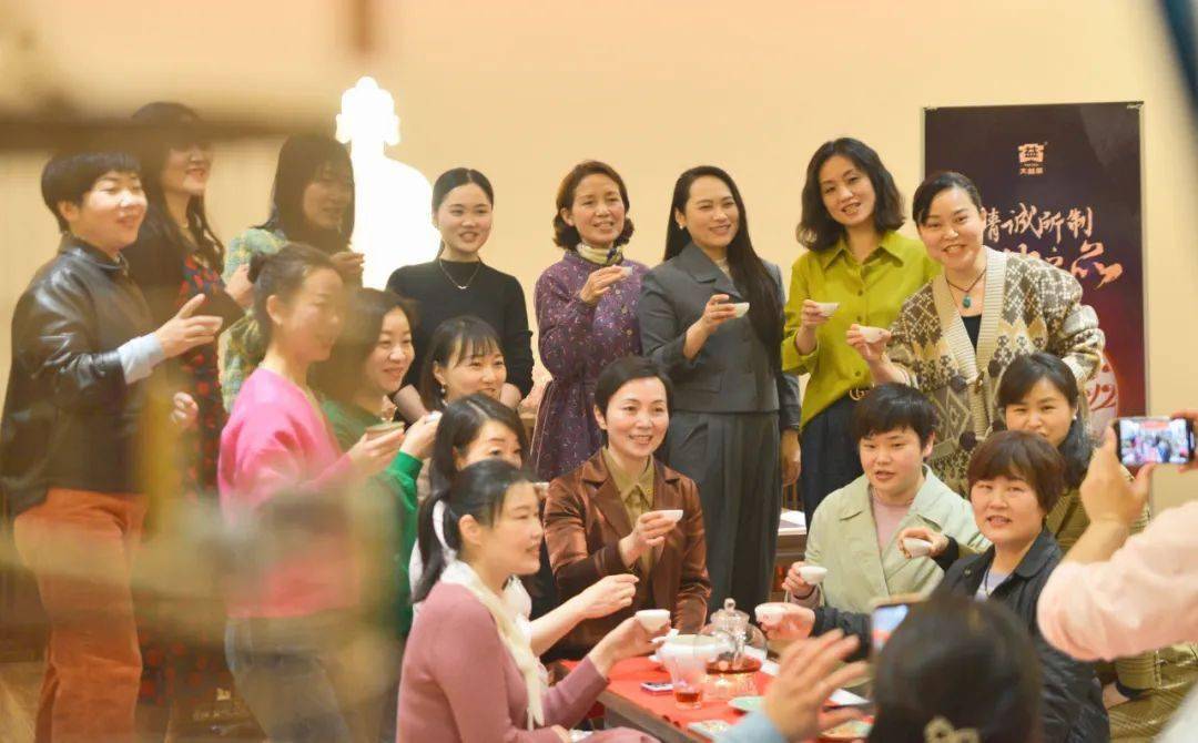 JLZZJLZZ亚洲女人妇女的美丽风采与力量,展现独特魅力,传递自信与优雅 JLZZJLZZ亚洲女人妇女的美丽风采与力量,展现独特魅力,传递自信与优雅