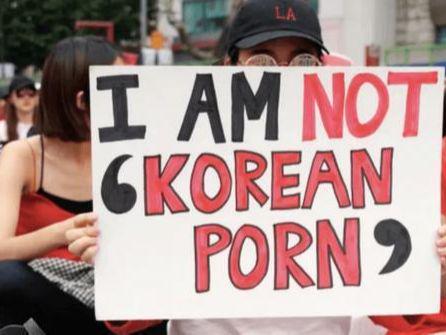 韩国成人A片野外浜激情拍摄，真实场景大胆演绎，火热剧情引爆欲望