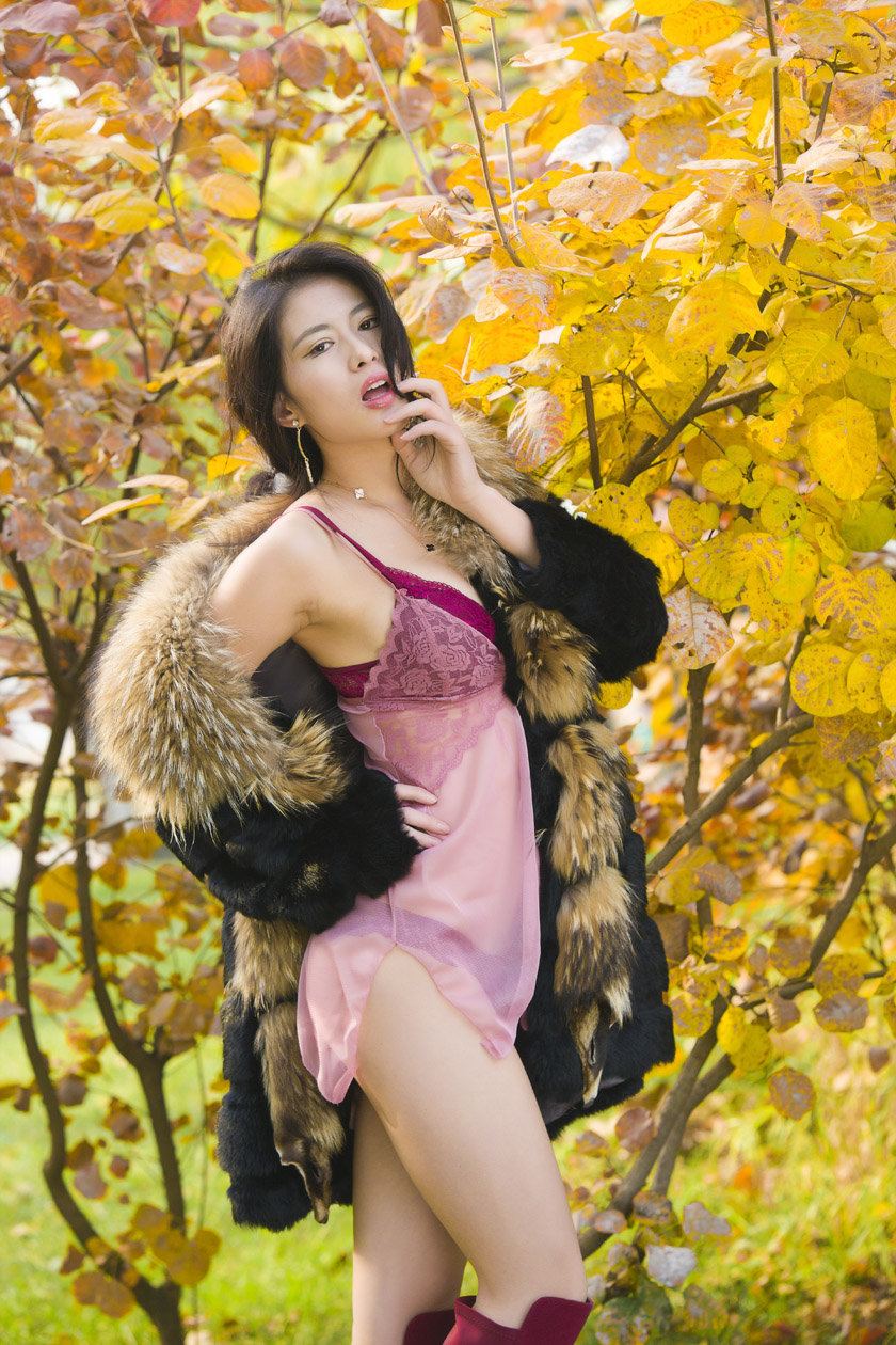 色九月婷婷综合展现秋日魅力，优雅穿搭指南，温暖季节必备时尚灵感