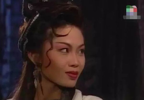 *黄片老女人传奇故事，曲折人生，爱恨交织的岁月*