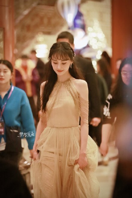 肥老熟妇的丰满魅力，展现成熟女性风采，优雅自信更迷人