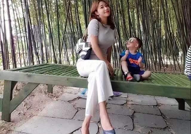 亚洲成熟少妇魅力无限 风情万种 优雅自信 绽放独特韵味