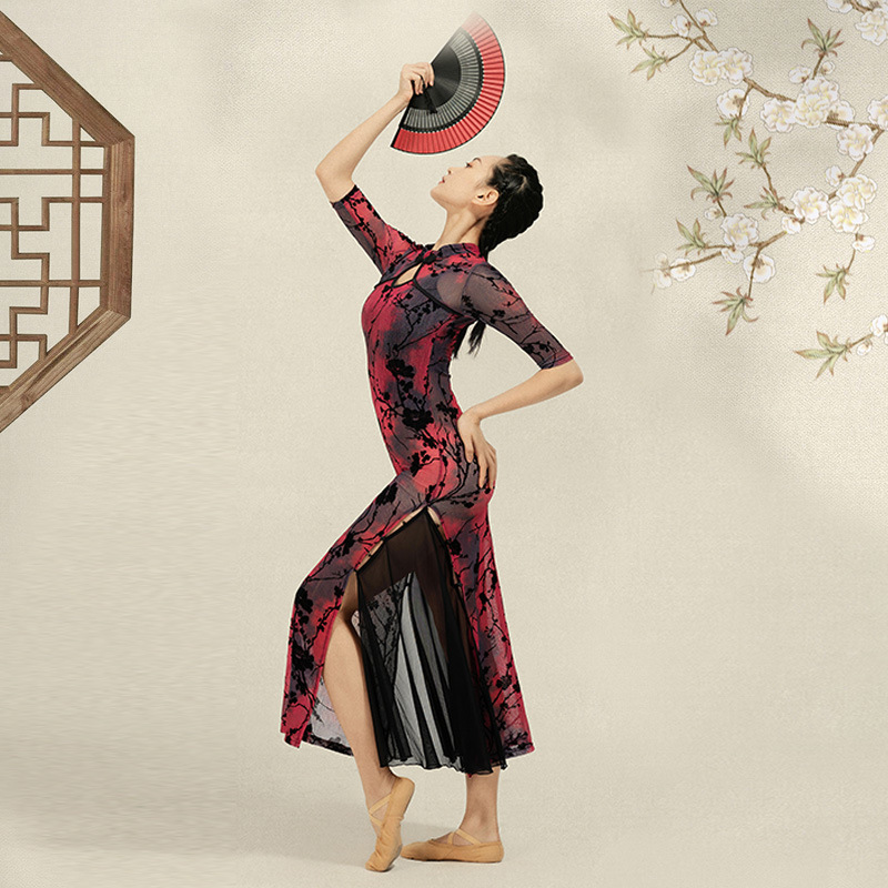 2.优雅中国风熟女舞姿，展现东方韵味，尽显成熟魅力