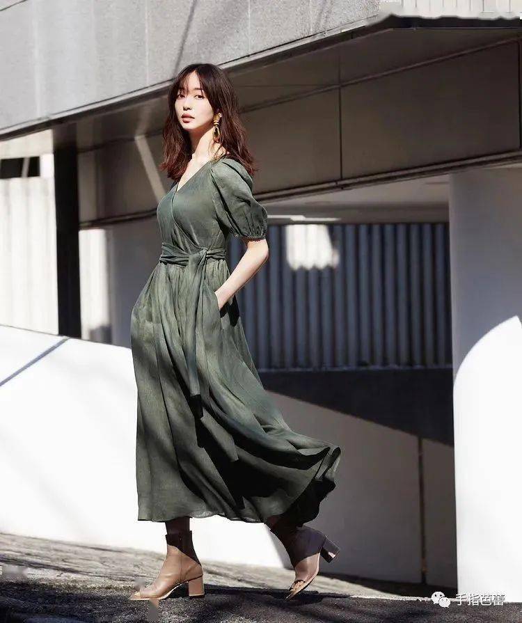 日本少妇爽爽的夏日穿搭秘籍，轻松展现优雅气质，迷人风采