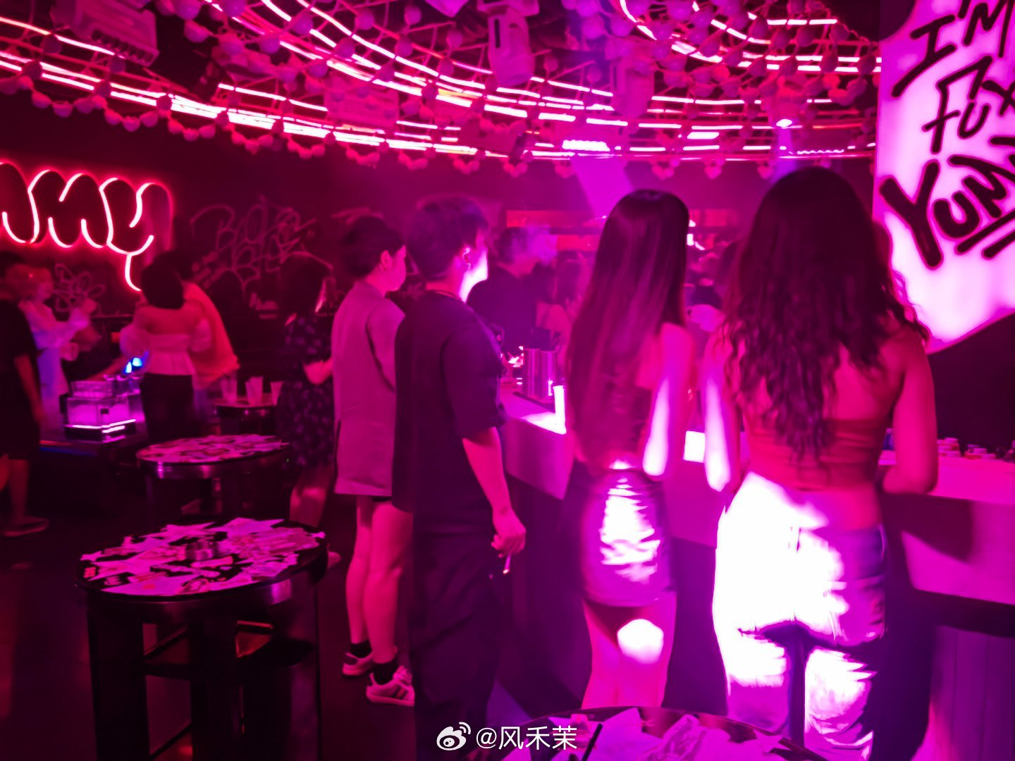 夜夜嗨日日嗨一区二区嗨翻天，快乐不停歇，激情无限燃