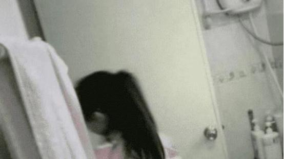 1.女初高中14分钟洗澡视频引发热议