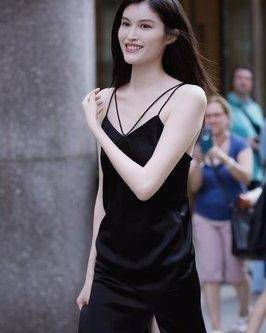 爱丝模特视频惊艳亮相，时尚大片拍摄花絮，独家幕后揭秘