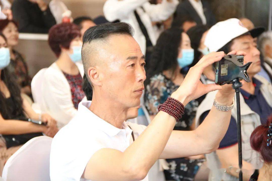 亚洲Gay帅老头456老年人浜的独特魅力与时尚风采,探索老年同志生活,感受多元文化交融 亚洲Gay帅老头456老年人浜的独特魅力与时尚风采,探索老年同志生活,感受多元文化交融