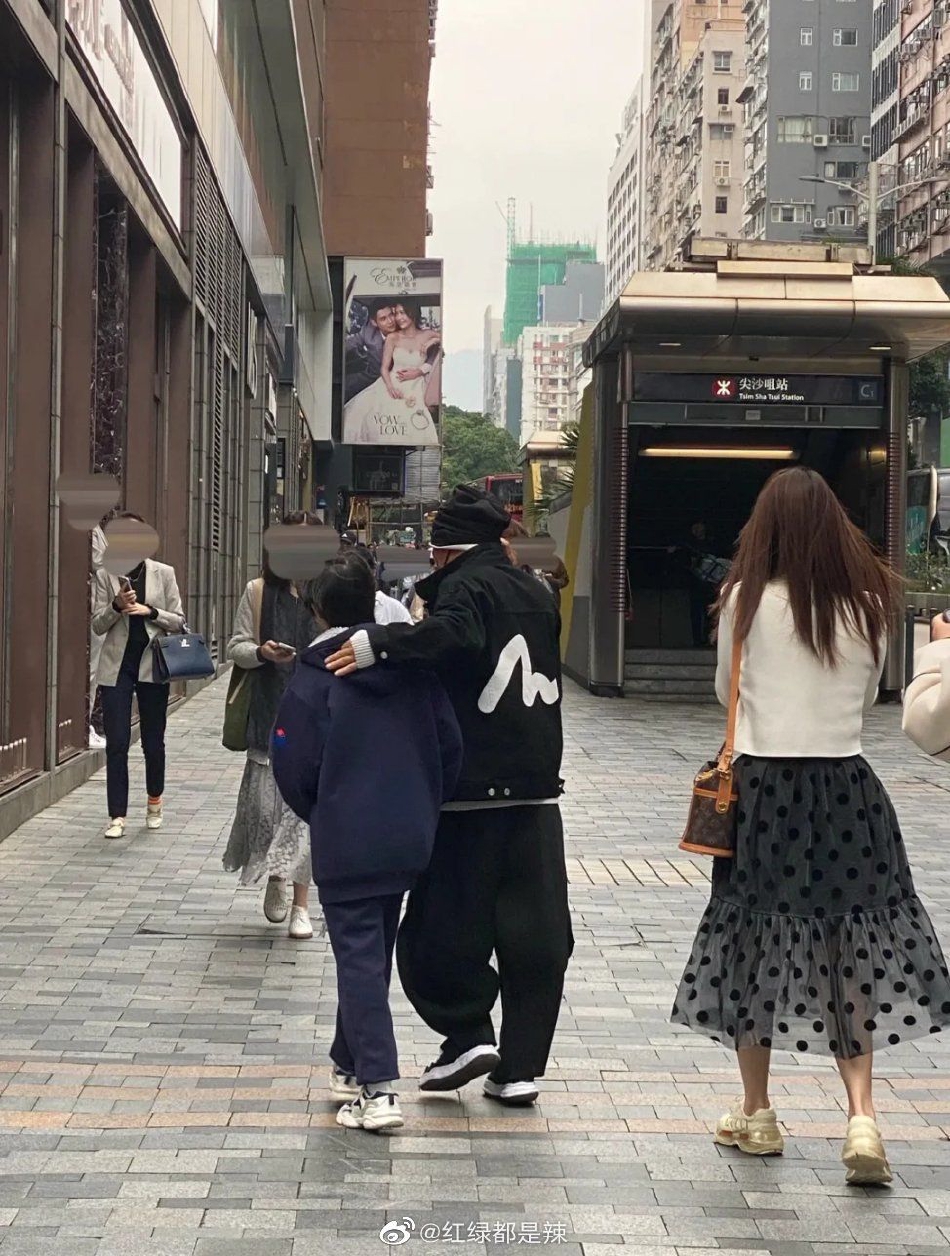 老幼相伴BBw搡BBBB搡BBBB亲子互动，温馨时刻，共享天伦之乐