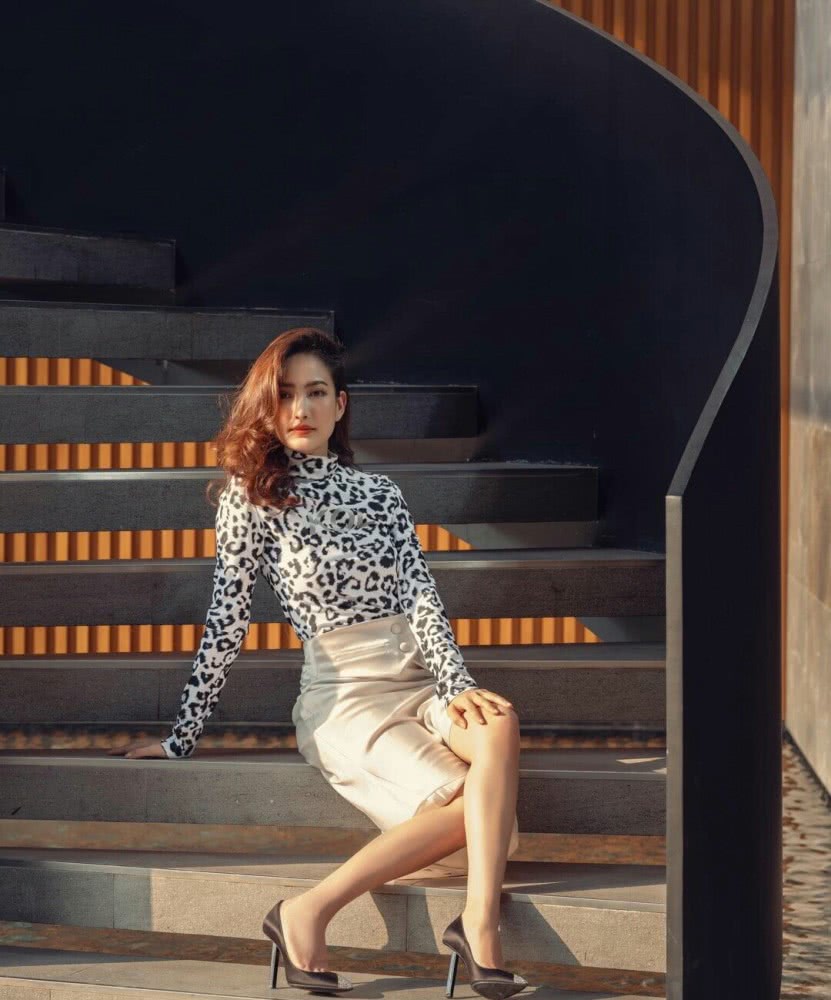 熟女丫丫的时尚穿搭秘诀，展现成熟魅力，轻松驾驭各种场合