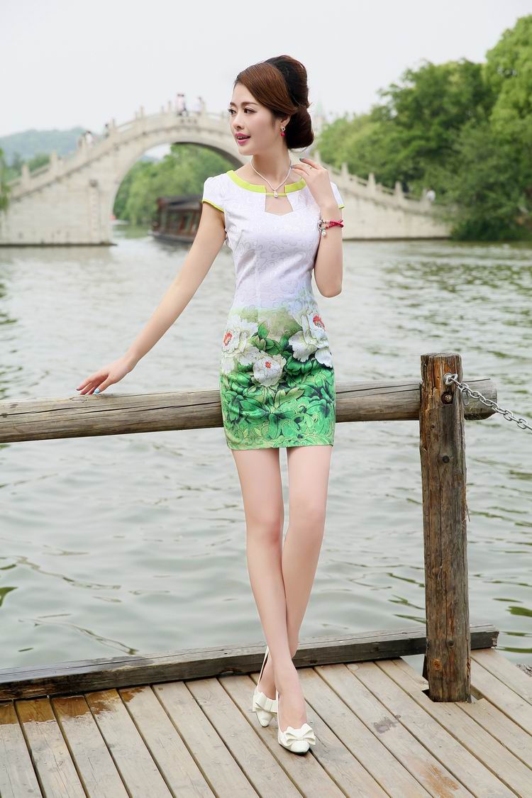 "艳女A√浜风情万种，迷人魅力，惊艳全场不可错过"