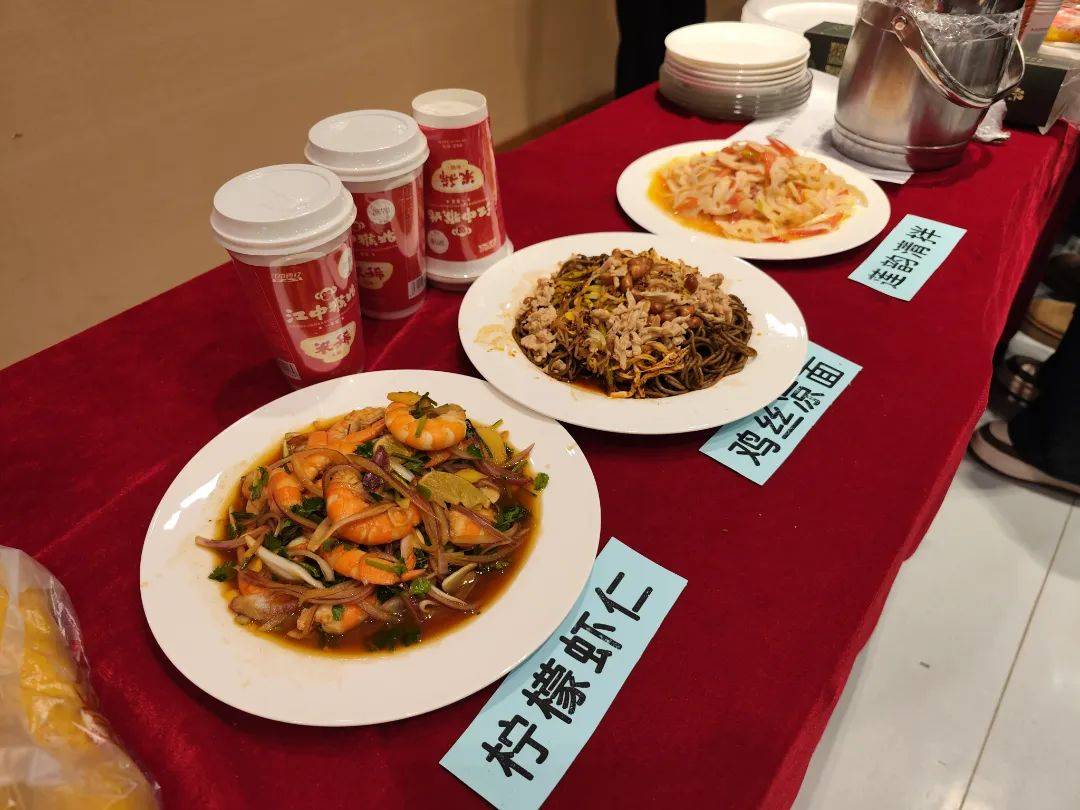 2.边做饭边被躁BD苍井空苍井空趣事，厨房里的欢乐时光，美食与笑声交织