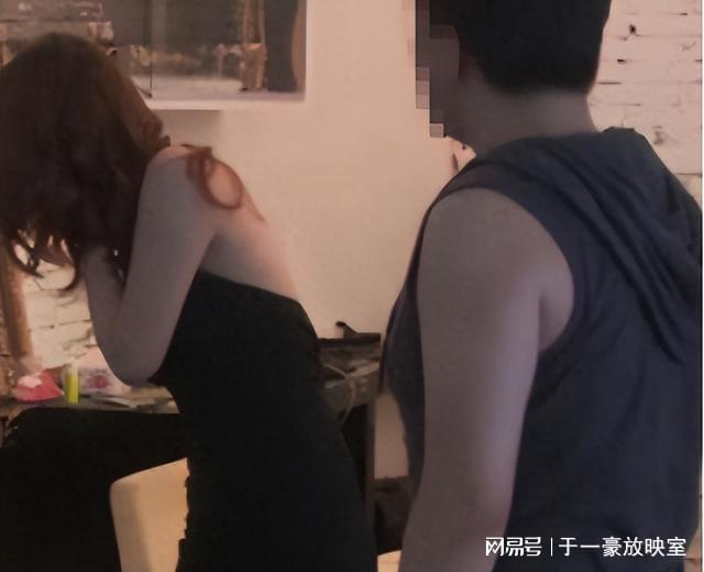 女友在情趣店被弄得呻吟声不断，探索隐秘快感，解锁全新体验，享受极致愉悦时刻