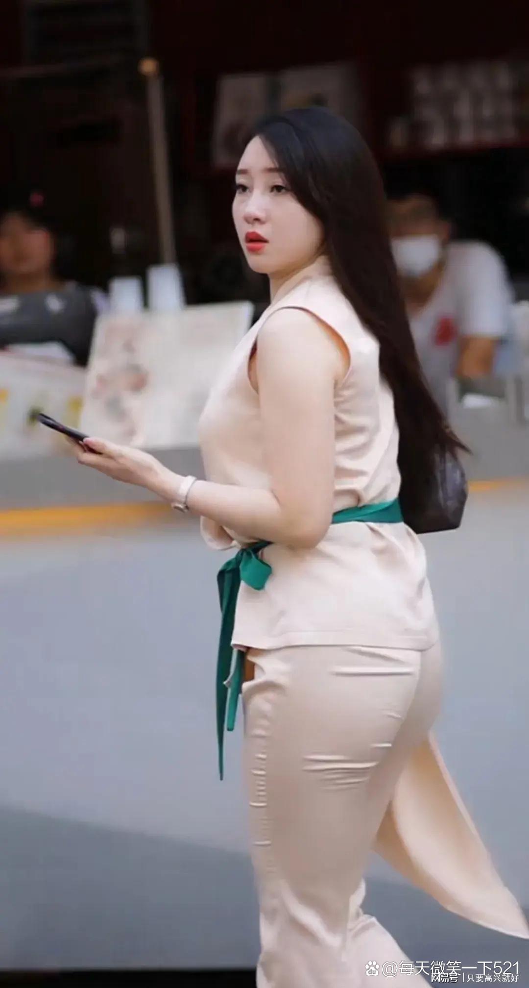 英国丰满老熟女BBWWBBW浜魅力十足,成熟性感风韵犹存,展现独特自信美 英国丰满老熟女BBWWBBW浜魅力十足,成熟性感风韵犹存,展现独特自信美