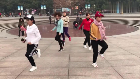 自由丰满学生HD青春洋溢校园生活，活力四射，自信绽放美丽风采
