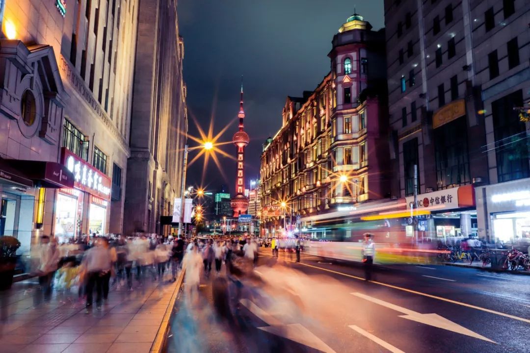 亚洲午夜精华探寻都市夜色魅力，沉醉繁华街景，感受独特文化氛围
