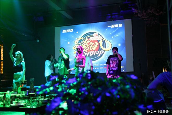 夜玩AAA探秘都市夜生活新玩法