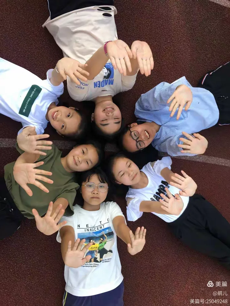 粉嫩学生双飞青春校园浪漫故事，甜蜜初恋，纯真友谊绽放