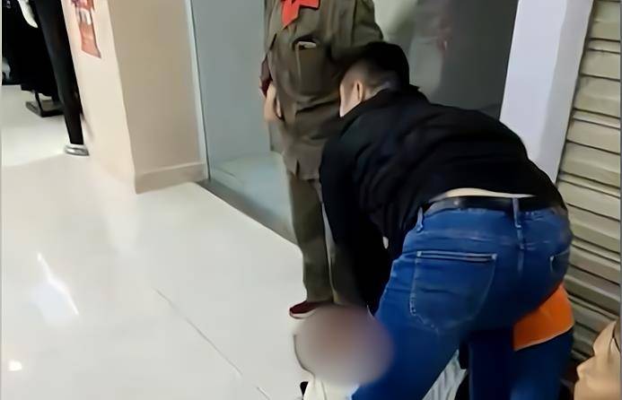 俄罗斯女厕偷拍HDXXX浜引发争议,涉事者被捕,视频遭全网删除 俄罗斯女厕偷拍HDXXX浜引发争议,涉事者被捕,视频遭全网删除