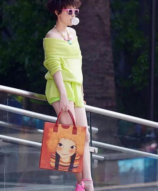 1.极女强人时尚性爱视频震撼发布