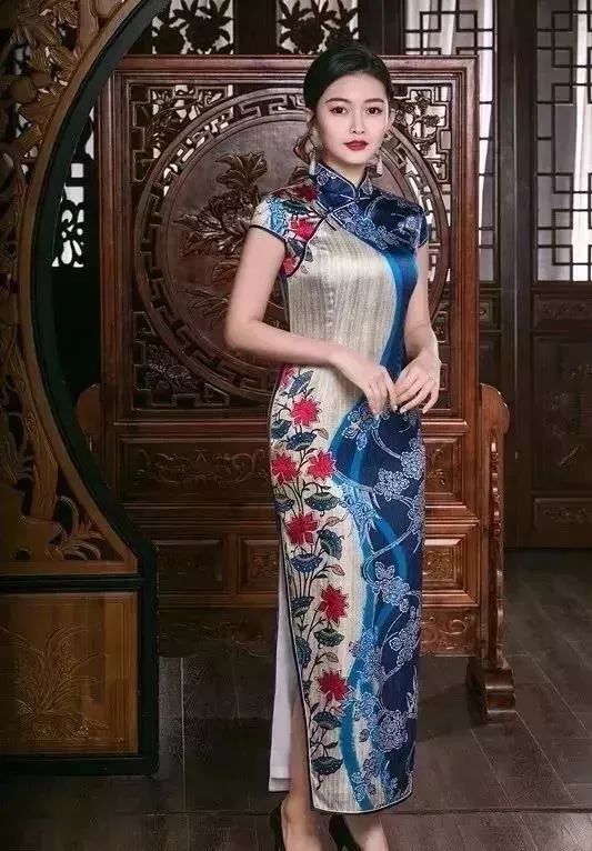 亚欧熟女风情魅力，成熟优雅气质，展现独特女性韵味