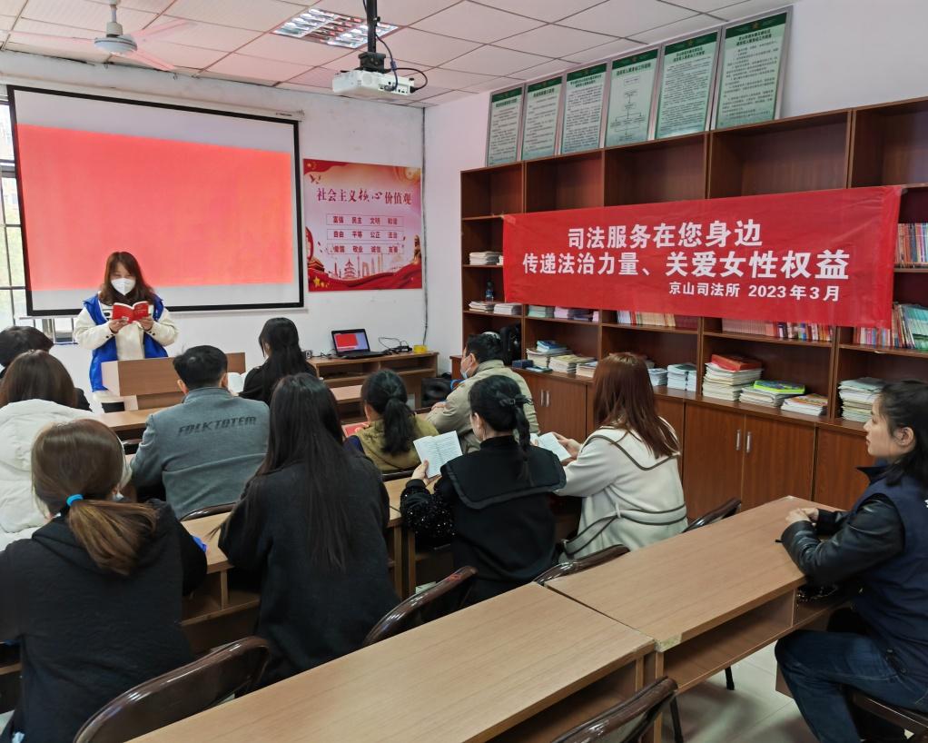 毛片妇女遭遇困境勇敢发声揭露真相，呼吁社会关注女性权益，共同抵制不良风气