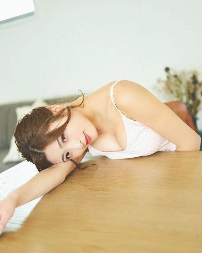 日本美女bb写真集，展现独特魅力，优雅与性感并存