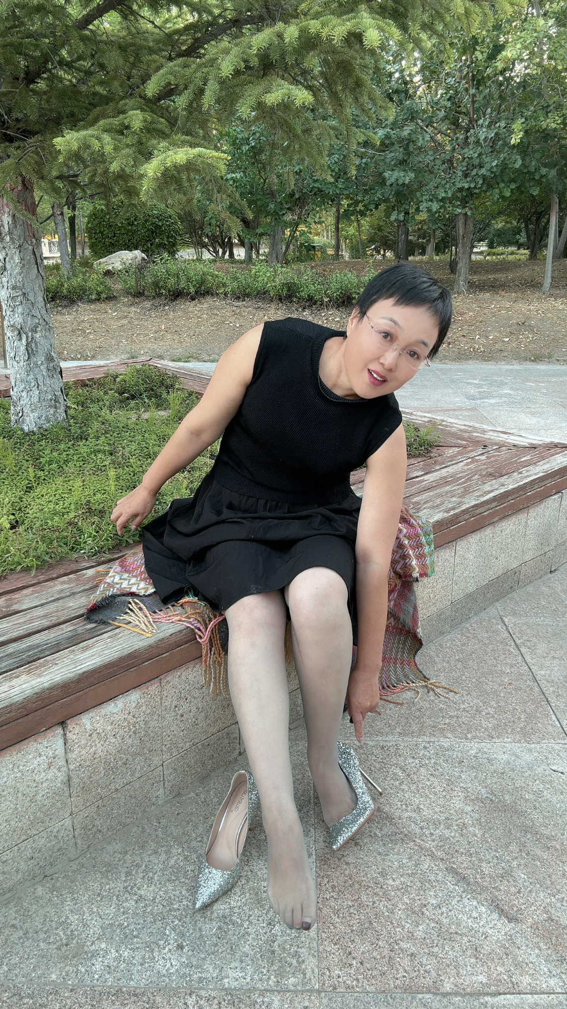 熟妇浜风情迷人，展现成熟魅力，优雅气质令人心动