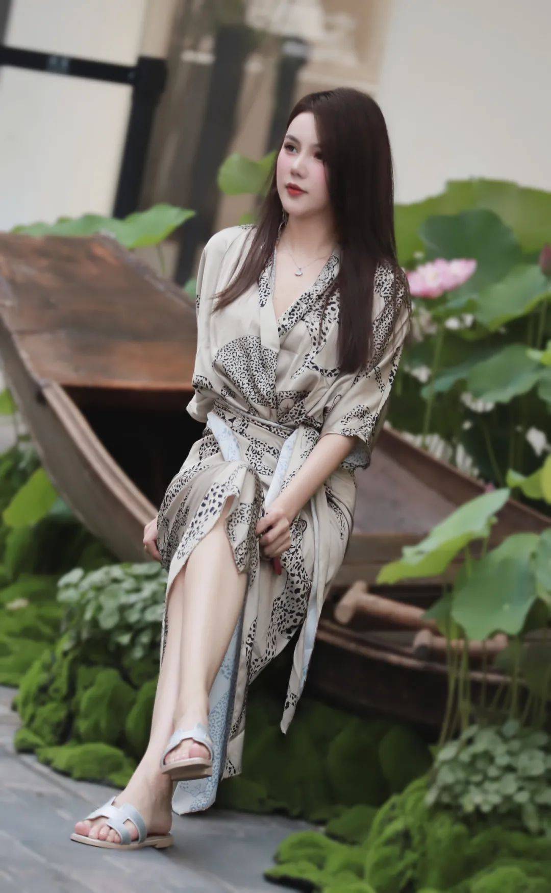 丰满人妻的滋味，诱人魅力无法挡，成熟风情惹人醉，独特韵味让人沉迷