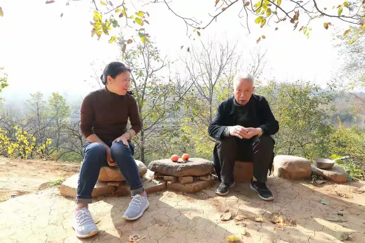 中国农村人真实的做爱浜生活，探索乡村情感故事，揭秘质朴爱情背后的酸甜苦辣