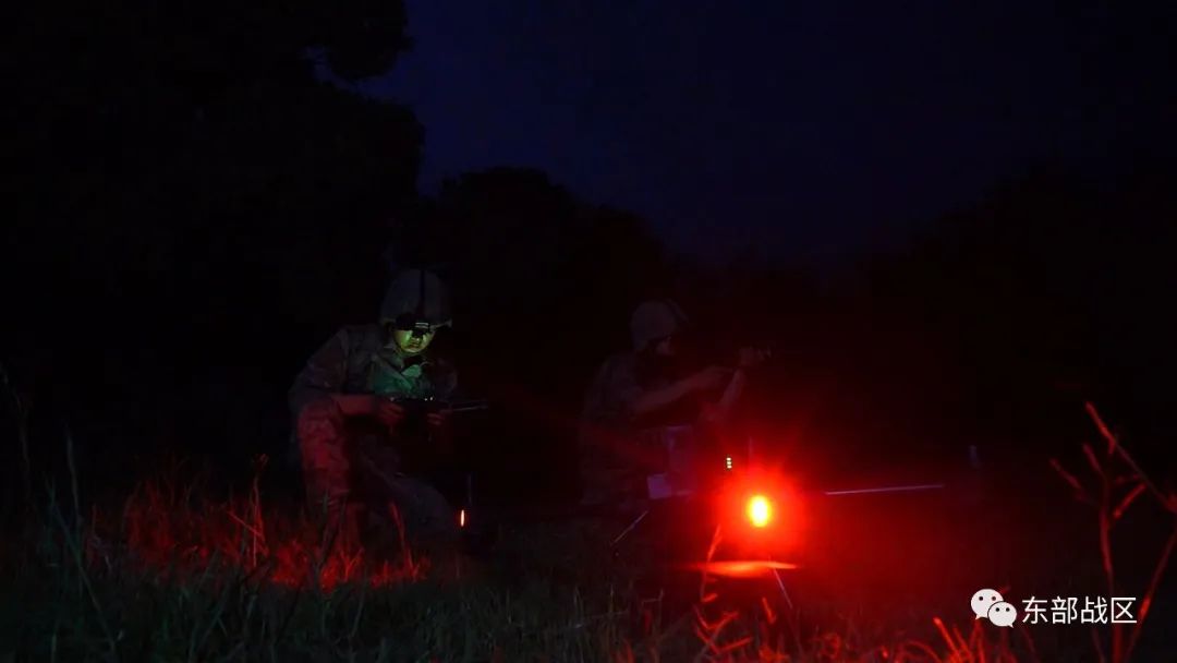 午夜AV片神秘诱惑引爆全网热议，探索暗夜激情，揭秘幕后制作故事