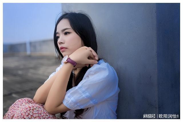 女性撒尿眼特写揭秘真实生理现象，关注女性健康，探索隐秘细节