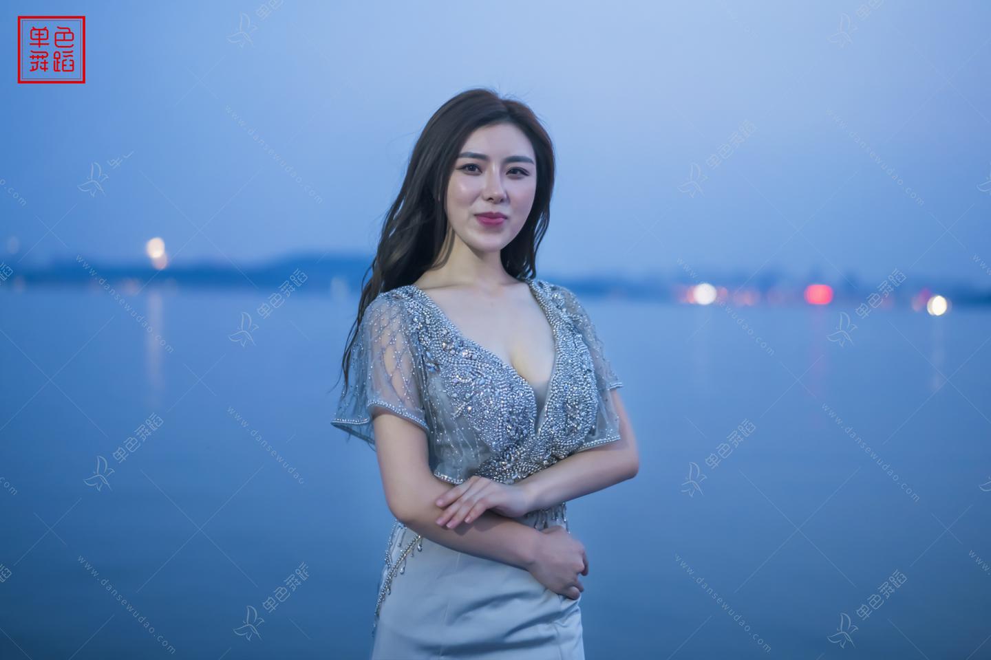 中国婆娘XXXXXX69的传奇故事，坚韧与智慧并存，展现东方女性的独特魅力